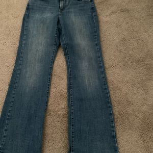 Levi’s classic boot cut jean size 6.